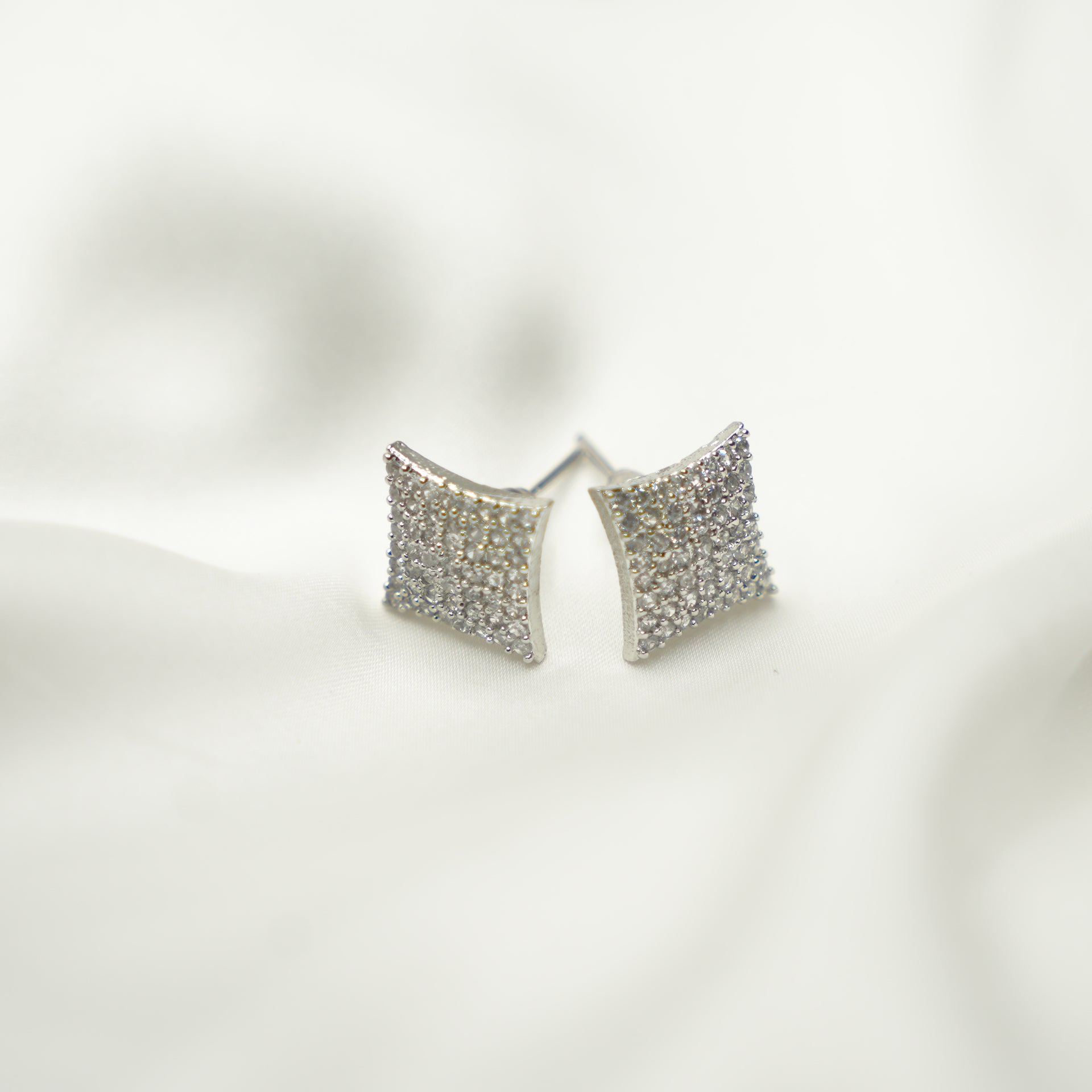 SQUARE STYLE-SILVER, GOLDEN & BLACK image 0