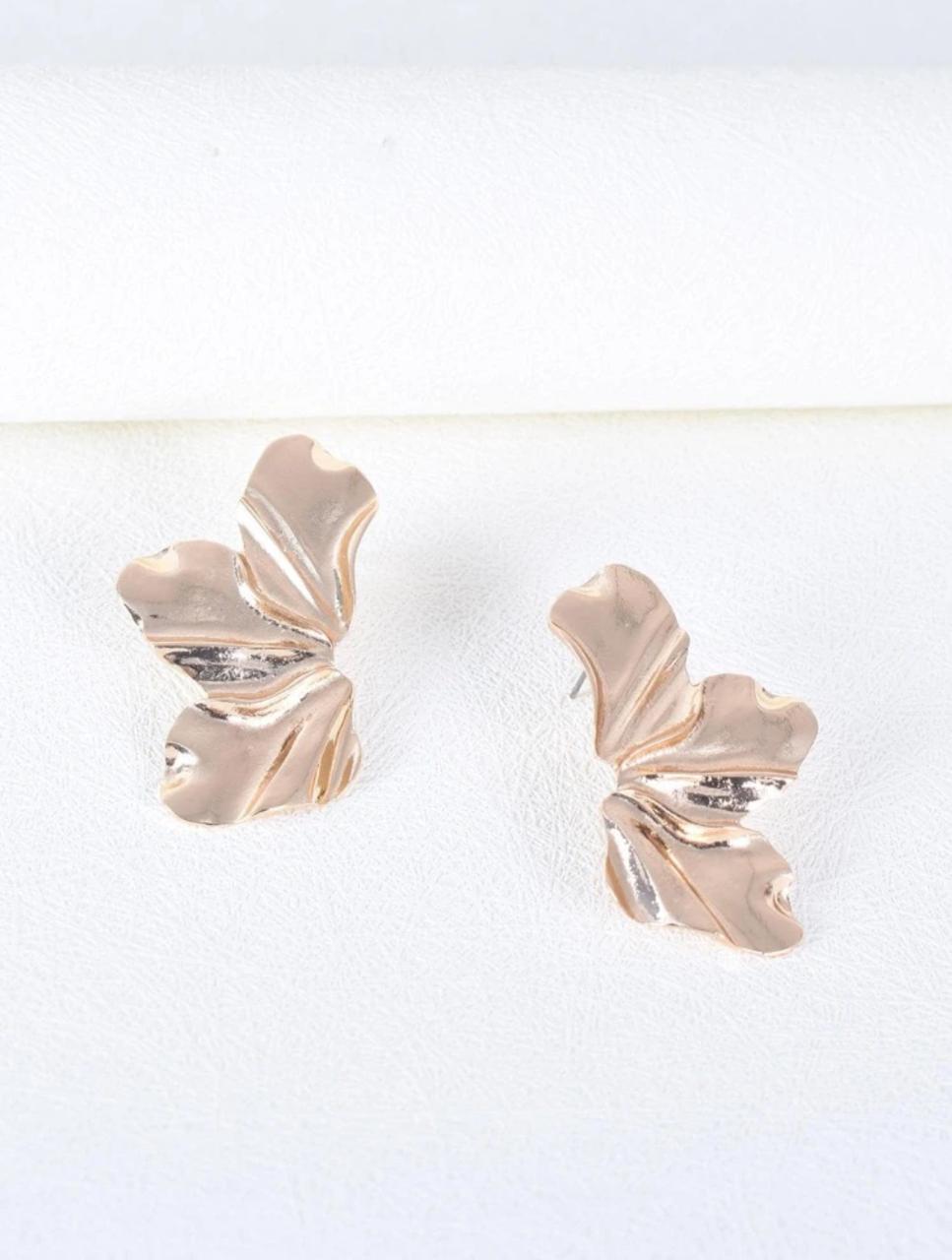 FASHIONABLE FLOWER DÉCOR STUD image 3