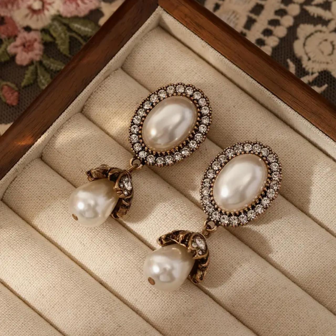 Fashionable, Romantic, Oval-Shaped Earrings Featuring Golden Plating And Embellished with Faux Pearls And Rhinestones image 4