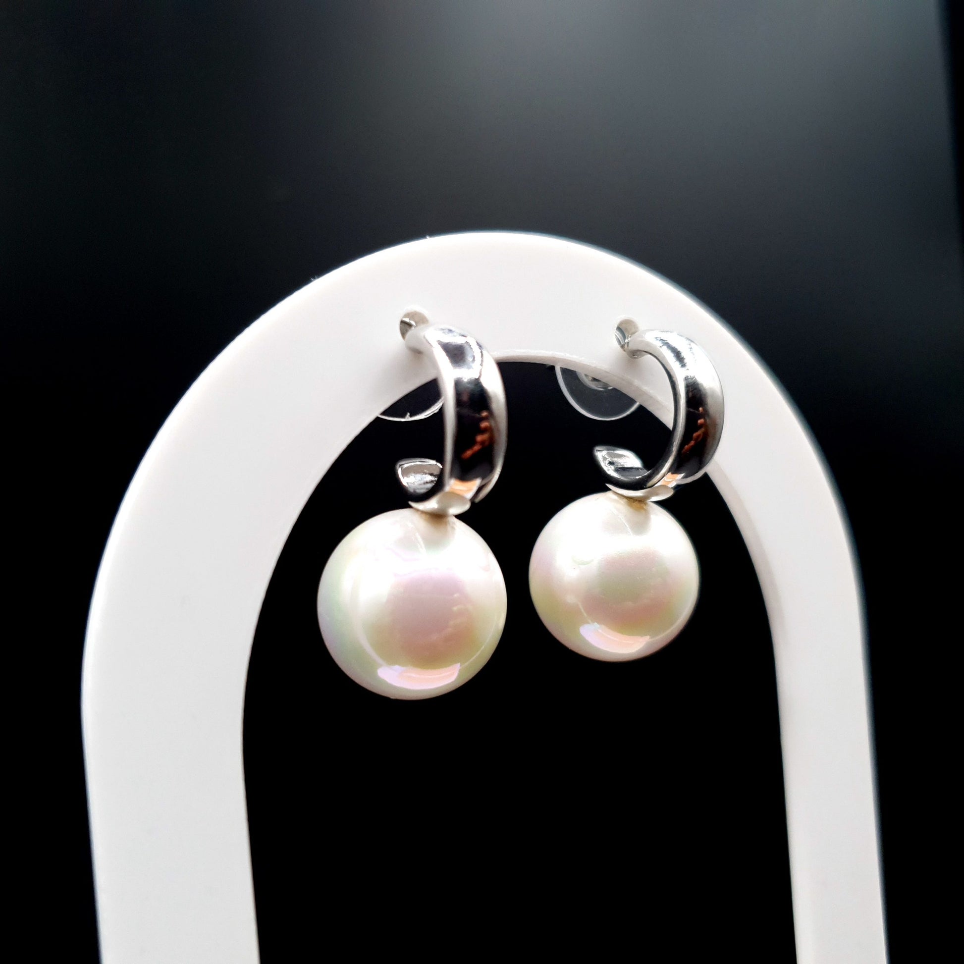 3-D TEAR DROP CRYSTAL STUD image 0